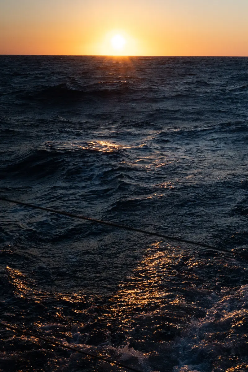 Croazieră la Răsărit cu Noapte pe Barcă