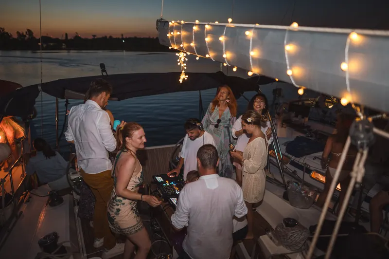 Petrecere pe Yacht cu DJ
